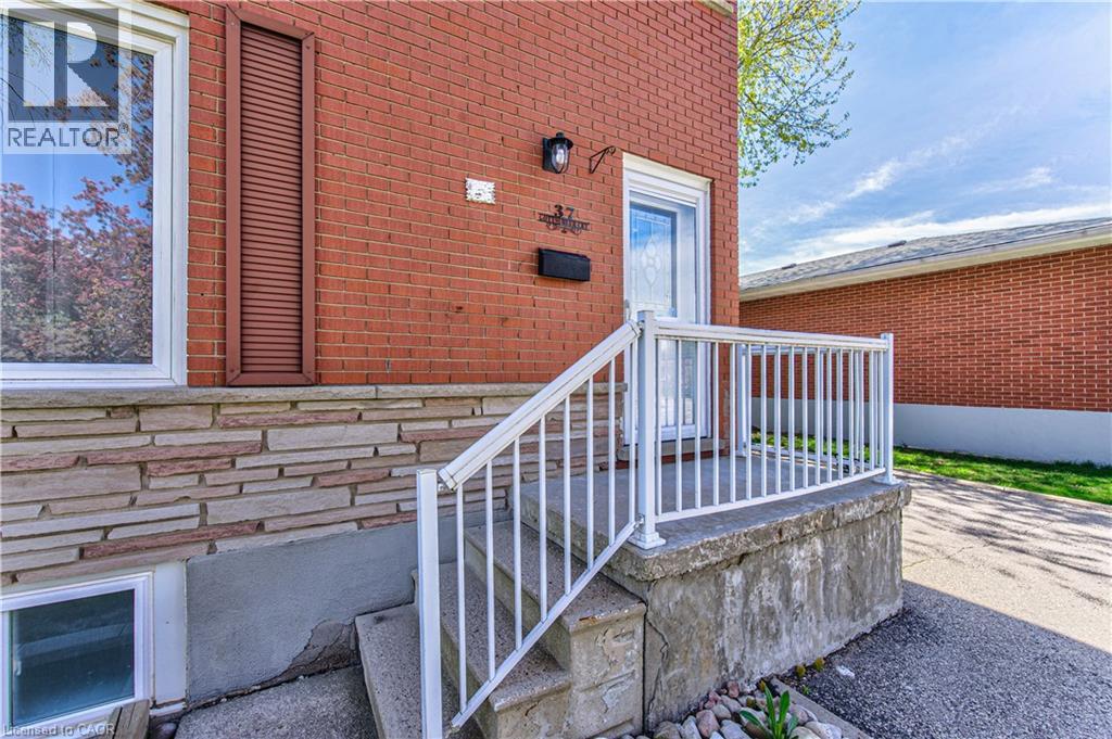 37 Gottscheer Court, Kitchener, Ontario  N2M 3L3 - Photo 4 - 40828878