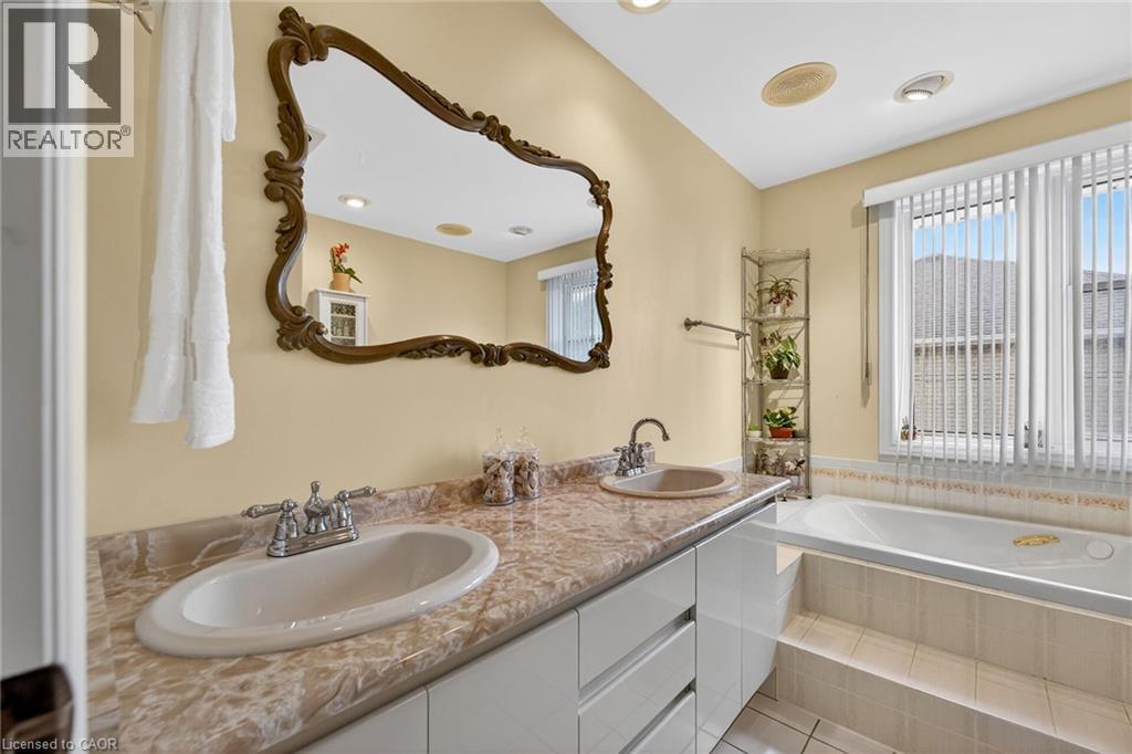 1 Captain Tenbrock Terrace, St. Catharines, Ontario  L2W 1B2 - Photo 33 - 40828140