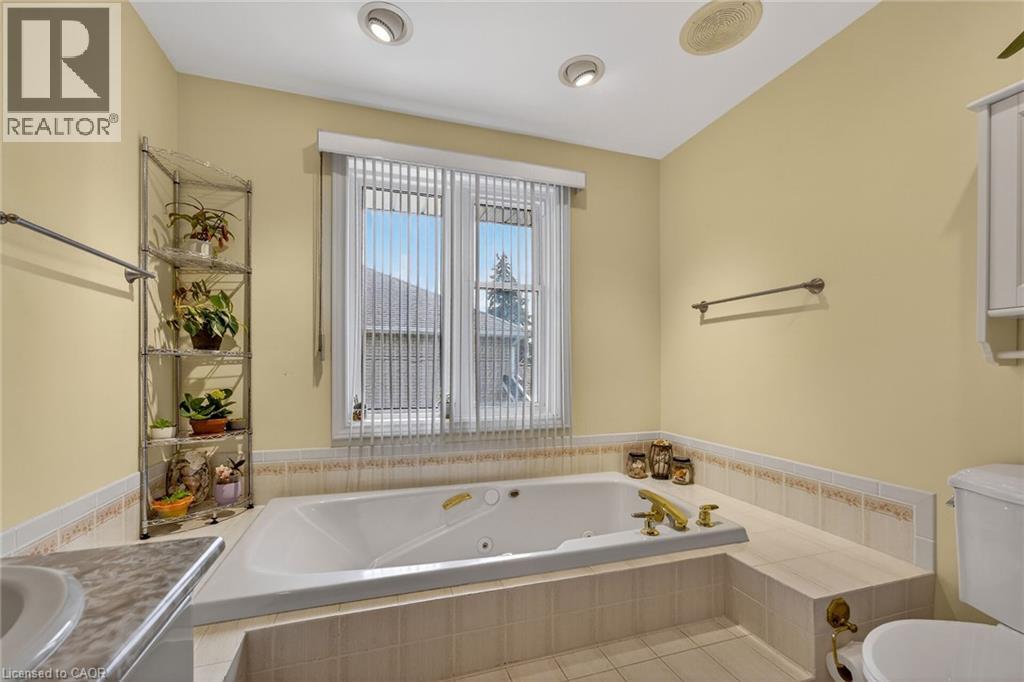 1 Captain Tenbrock Terrace, St. Catharines, Ontario  L2W 1B2 - Photo 34 - 40828140