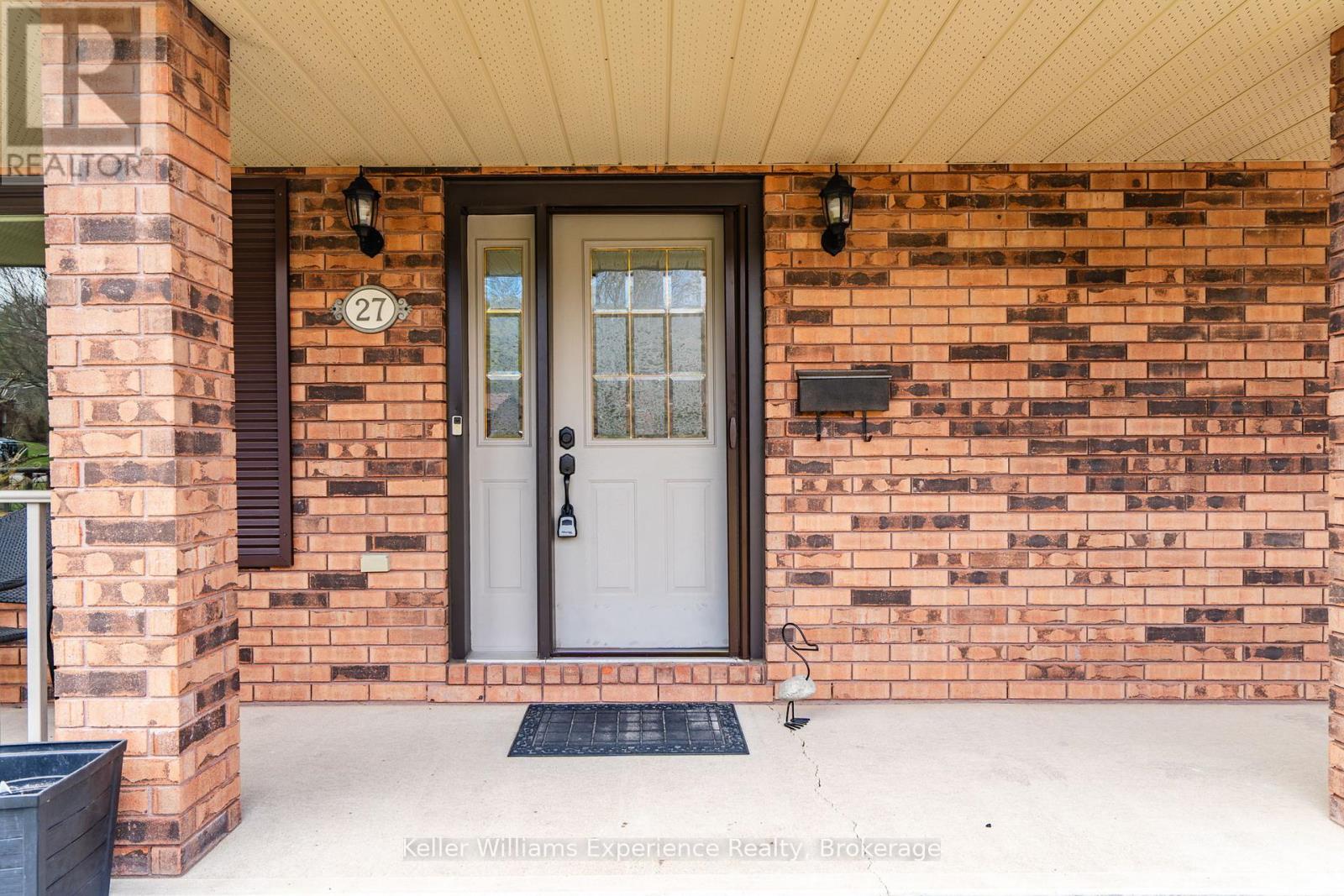 27 Rosewood Avenue, Springwater, Ontario  L0L 1X0 - Photo 4 - S13121912