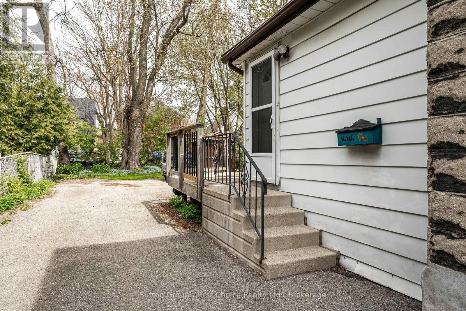 196 Albert Street, Stratford, Ontario  N5A 3K6 - Photo 4 - X13121640