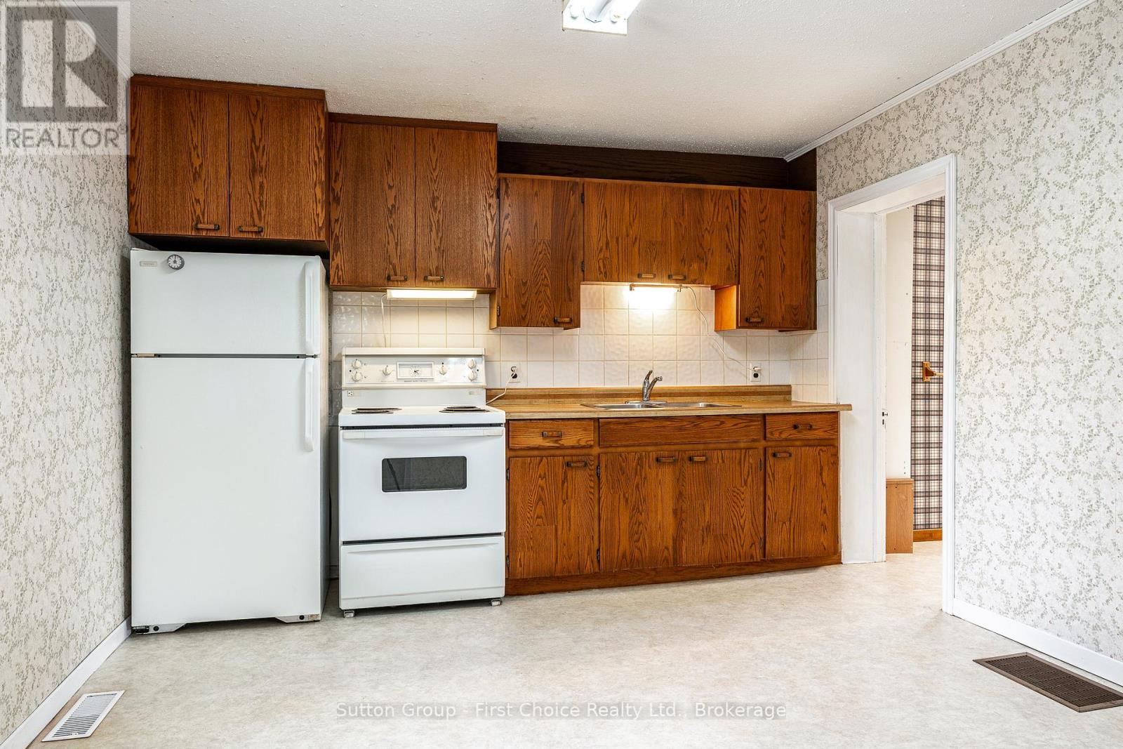 196 Albert Street, Stratford, Ontario  N5A 3K6 - Photo 6 - X13121640
