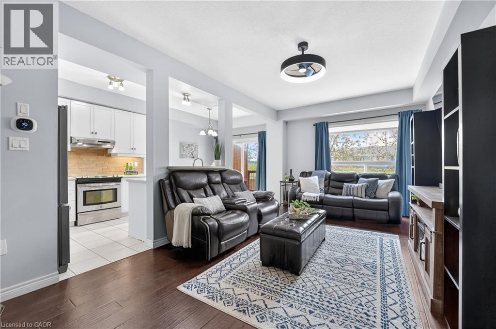 8 Lakelawn Road Unit# 11, Grimsby, Ontario  L3M 0G1 - Photo 3 - 40827748