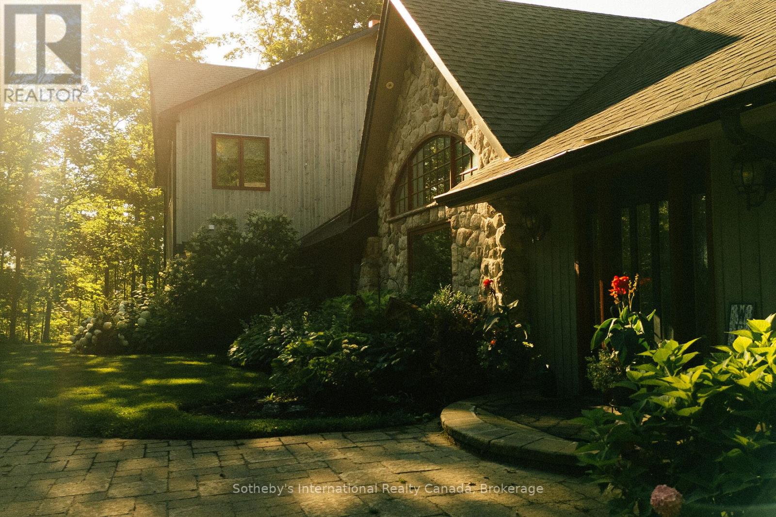 2533 Ridge Road W, Oro-Medonte, Ontario  L0L 2L0 - Photo 11 - S13123868
