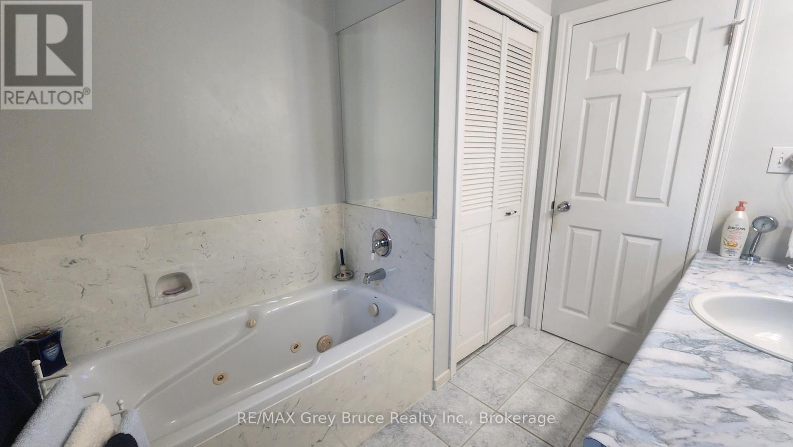 340 Barney's Boulevard, Northern Bruce Peninsula, Ontario  N0H 1Z0 - Photo 21 - X13125704