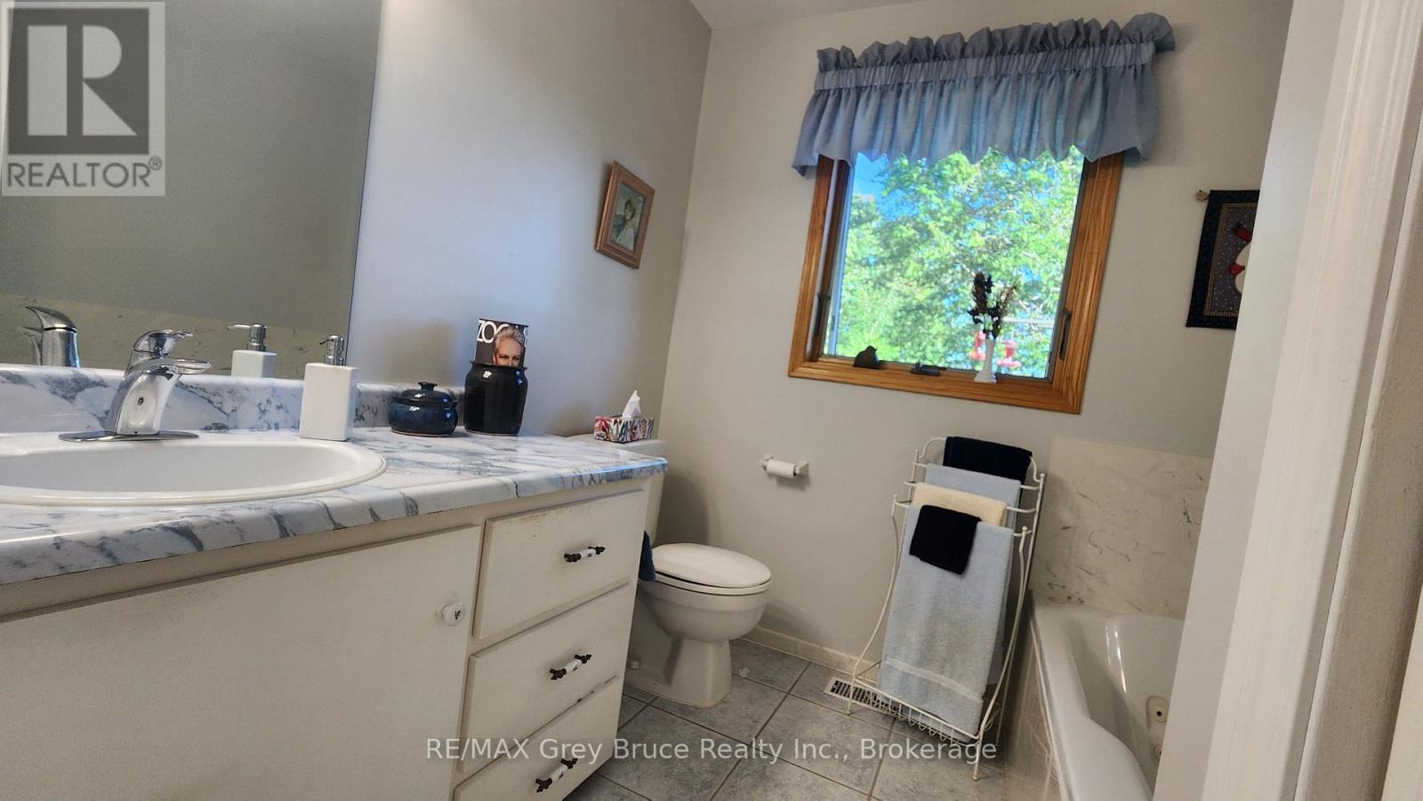 340 Barney's Boulevard, Northern Bruce Peninsula, Ontario  N0H 1Z0 - Photo 22 - X13125704