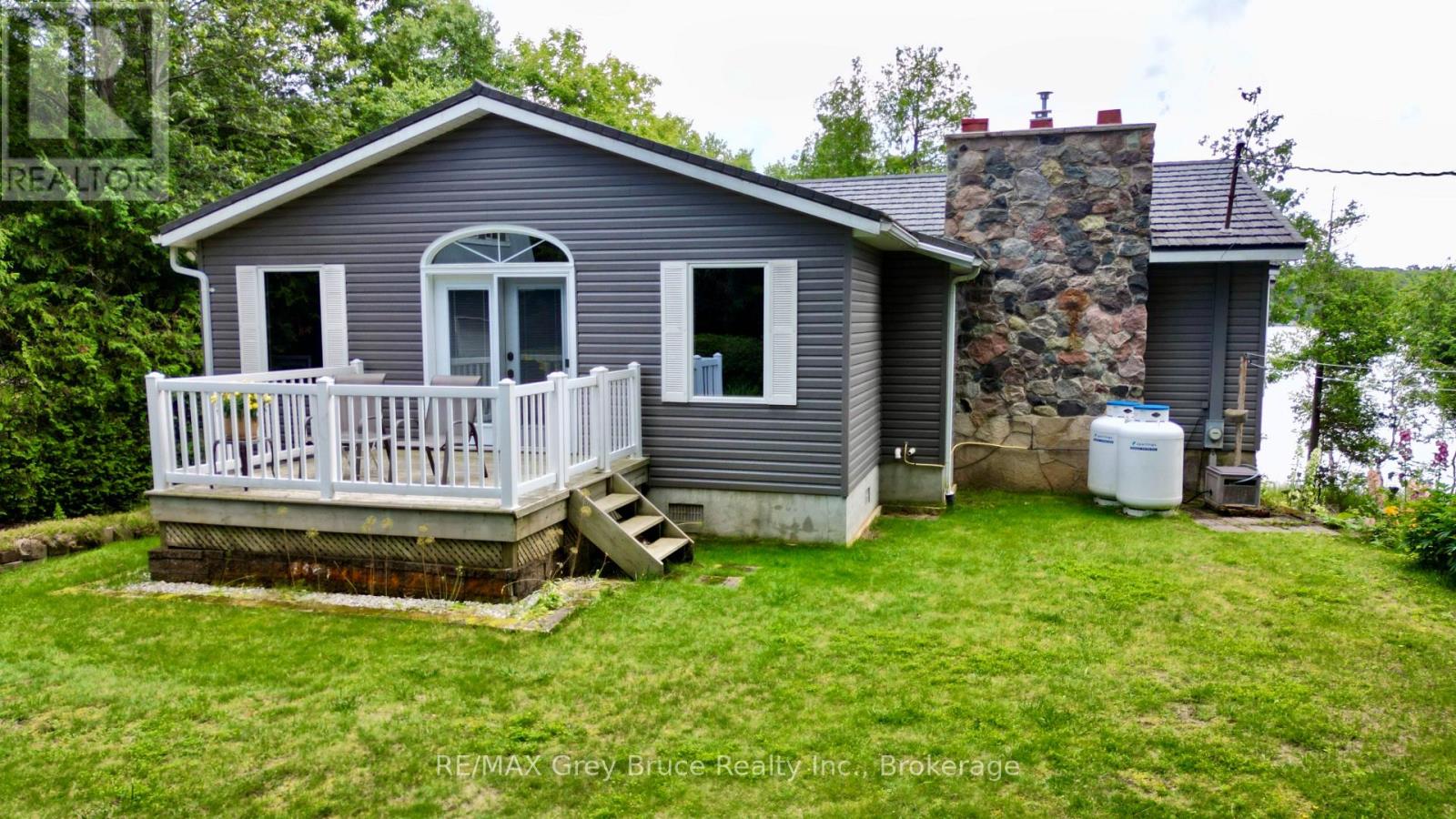 340 Barney's Boulevard, Northern Bruce Peninsula, Ontario  N0H 1Z0 - Photo 3 - X13125704