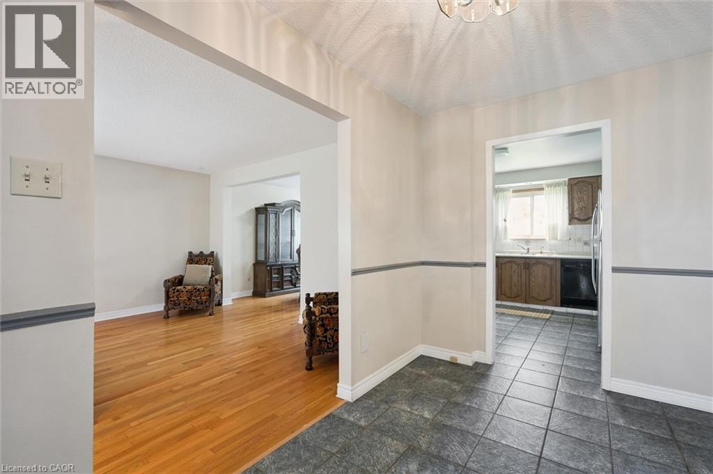 37 Moffatt Avenue, Brampton, Ontario  L6Y 2L6 - Photo 3 - 40829643