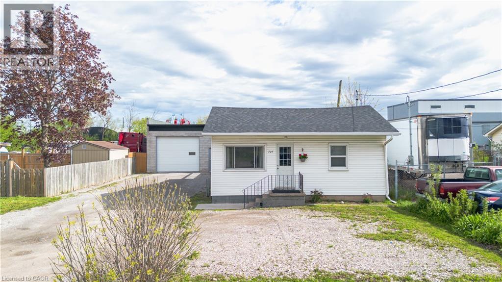 727 Barton Street, Stoney Creek, Ontario  L8E 5L7 - Photo 3 - 40830050