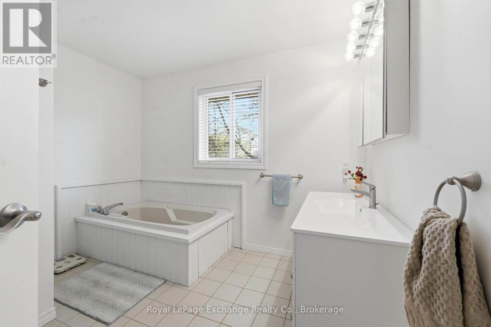 924 Tanglewood Drive, Huron-Kinloss, Ontario  N2Z 2X3 - Photo 24 - X13128366
