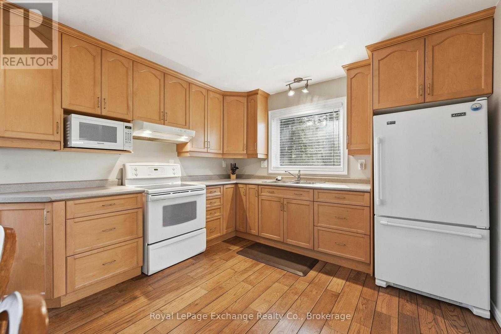924 Tanglewood Drive, Huron-Kinloss, Ontario  N2Z 2X3 - Photo 9 - X13128366