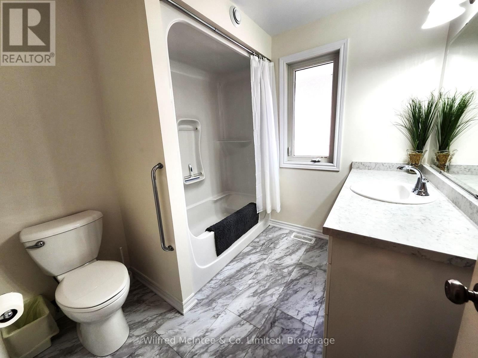 230 4th Street Crescent, Hanover, Ontario  N4N 3S2 - Photo 11 - X13129686