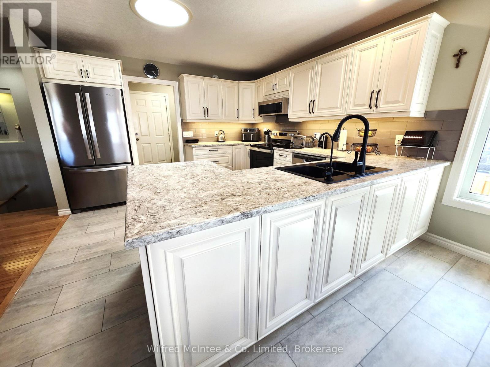 230 4th Street Crescent, Hanover, Ontario  N4N 3S2 - Photo 2 - X13129686