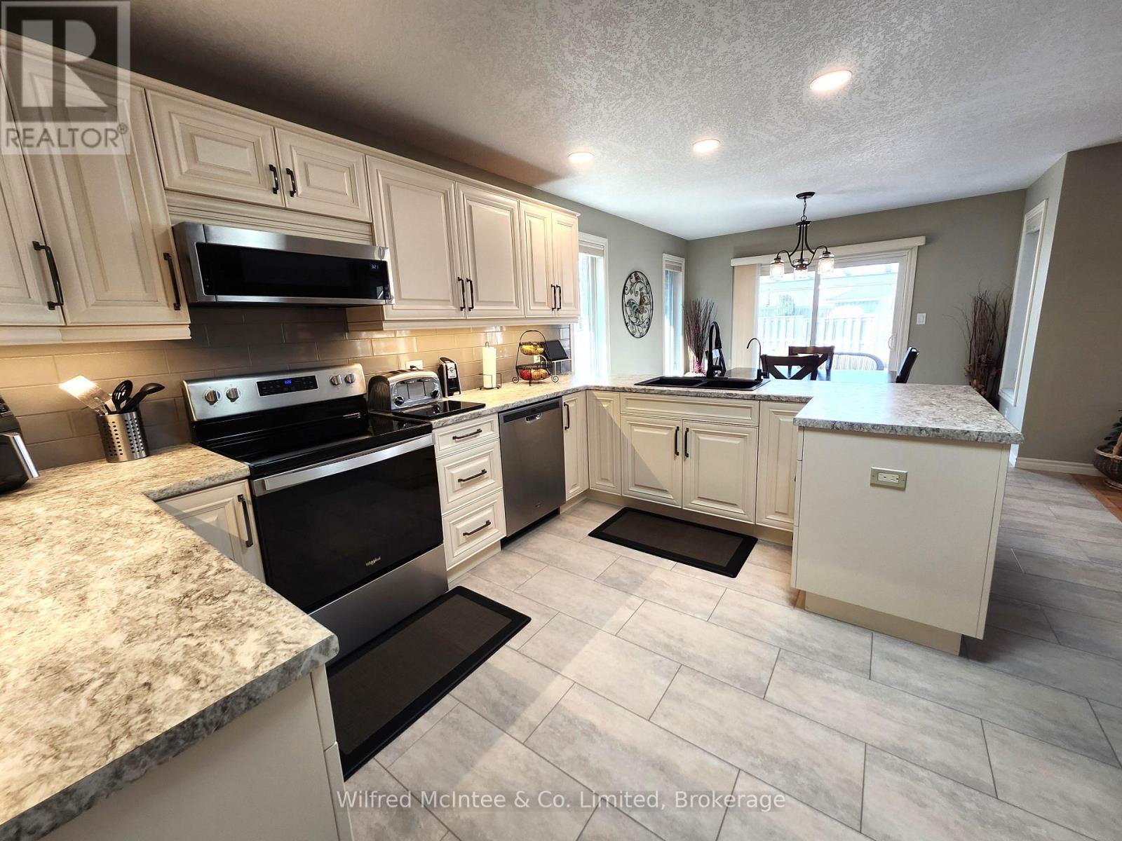 230 4th Street Crescent, Hanover, Ontario  N4N 3S2 - Photo 3 - X13129686