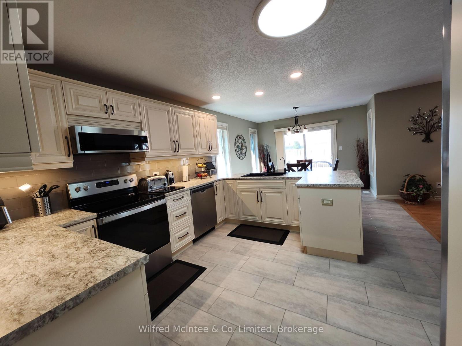 230 4th Street Crescent, Hanover, Ontario  N4N 3S2 - Photo 4 - X13129686