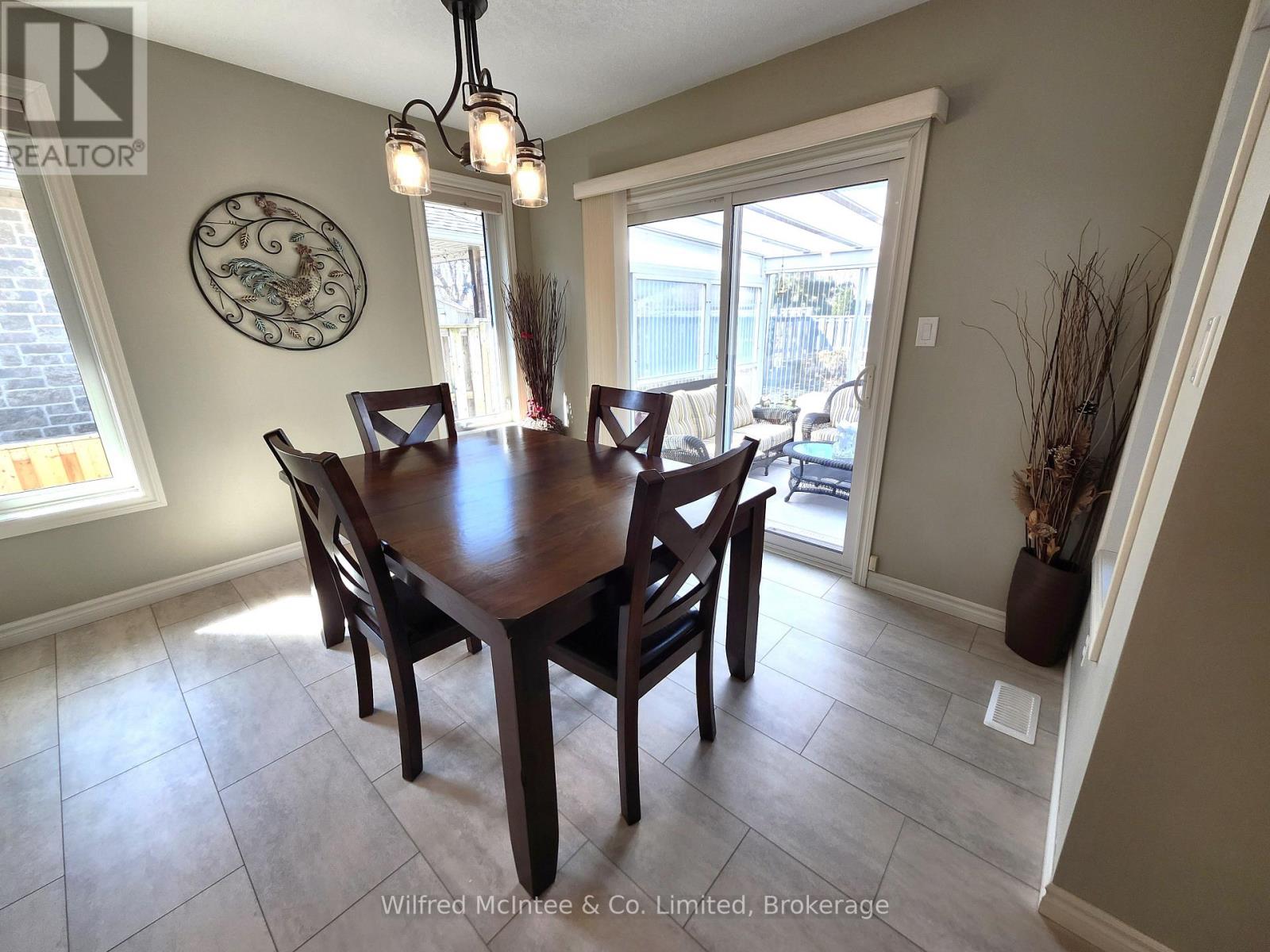 230 4th Street Crescent, Hanover, Ontario  N4N 3S2 - Photo 5 - X13129686