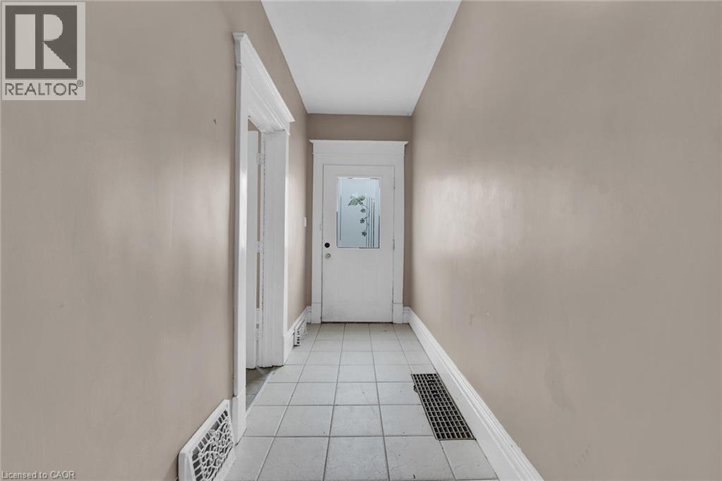 738 King Street W, Hamilton, Ontario  L8S 1J8 - Photo 13 - 40827885