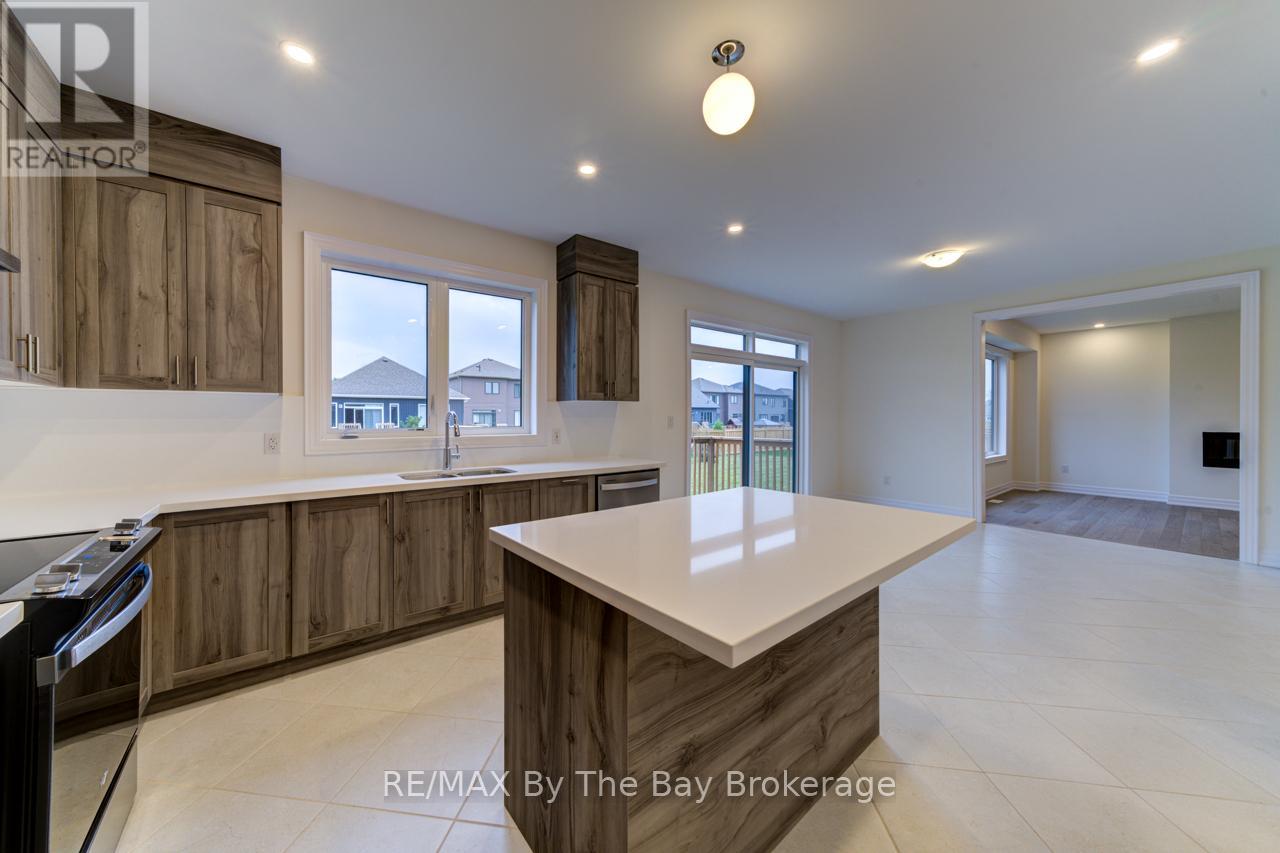 182 Mapleside Drive, Wasaga Beach, Ontario  L9Z 0L4 - Photo 8 - S13131466