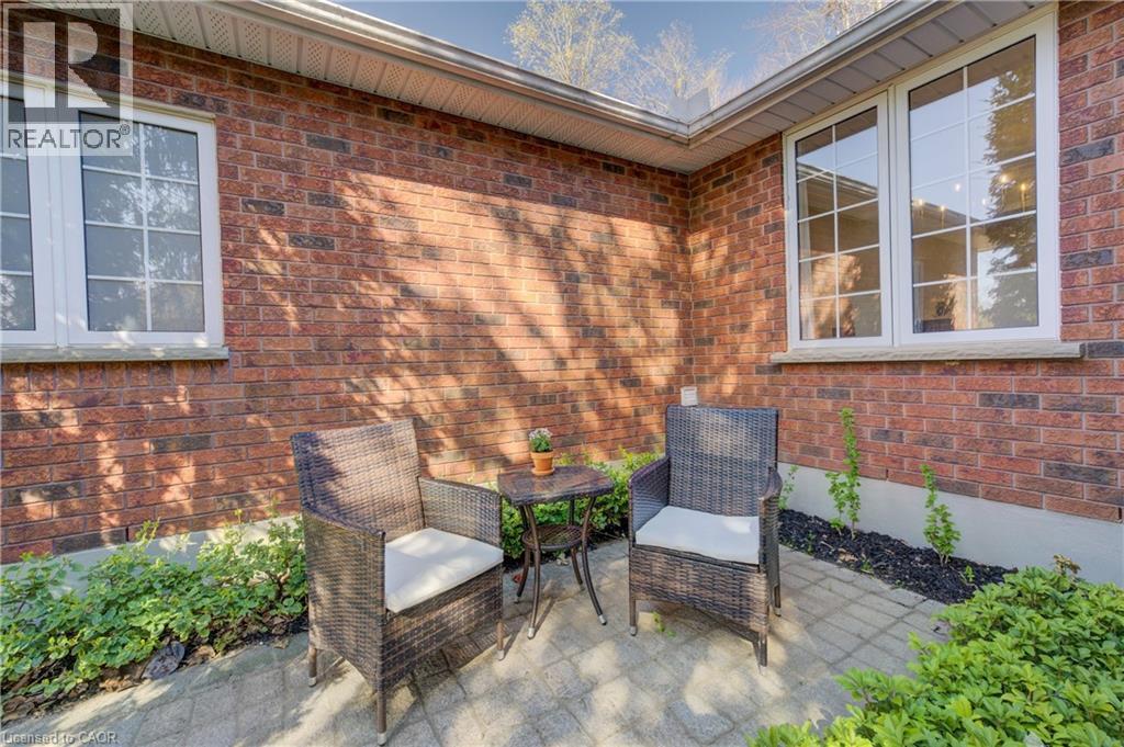 439 Northlake Drive, Waterloo, Ontario  N2V 1Y6 - Photo 2 - 40830331