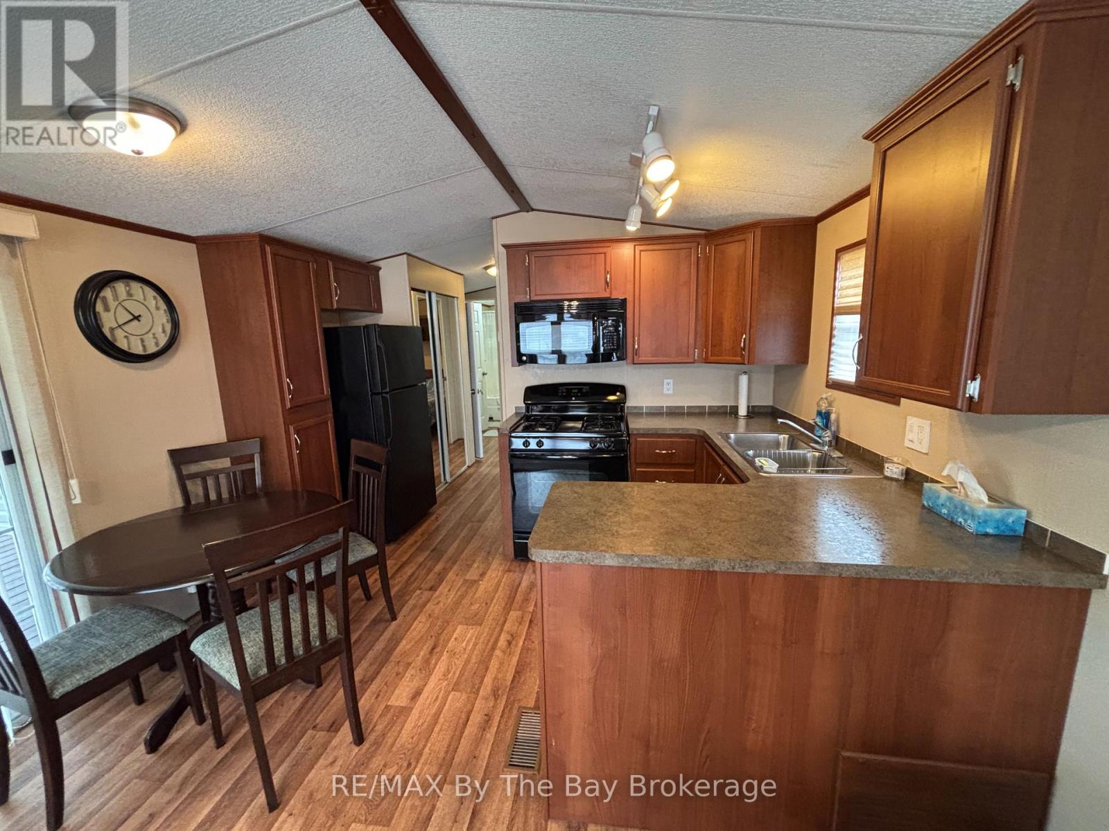 83 Madawaska Trail, Wasaga Beach, Ontario  L9Z 1X7 - Photo 5 - S13132490