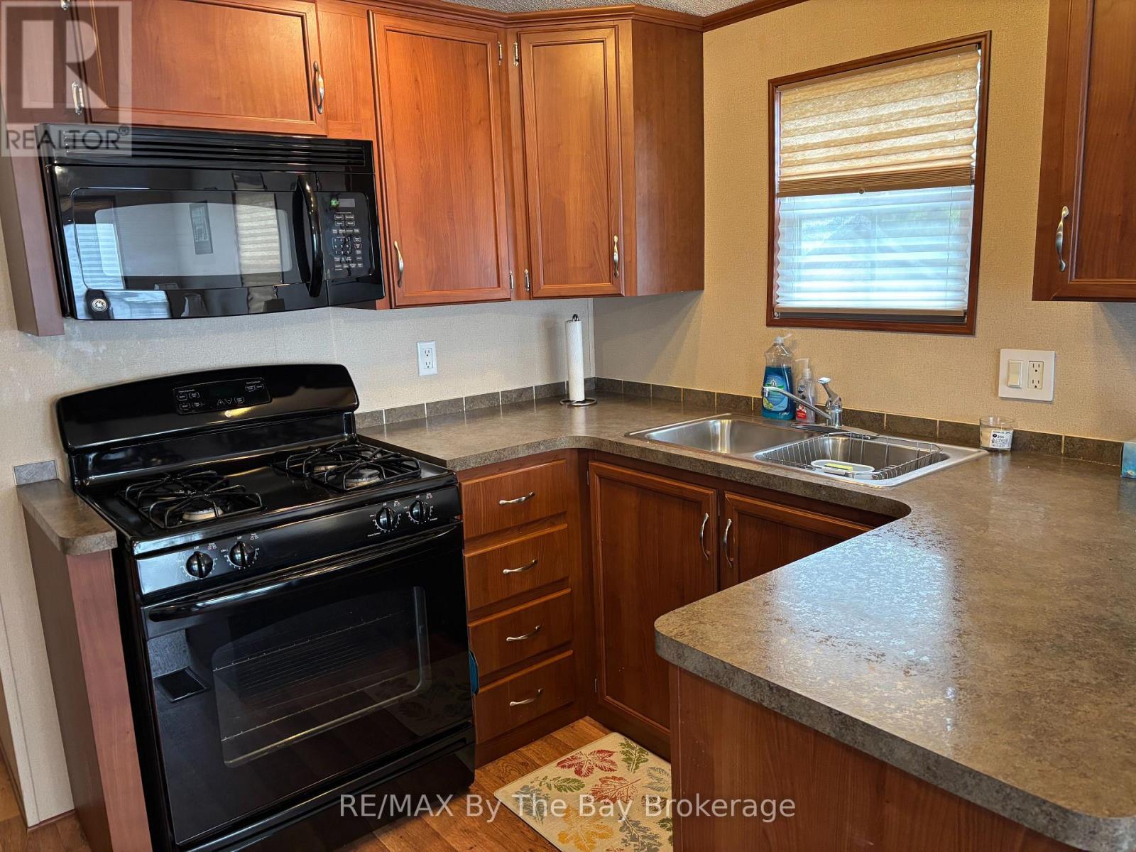 83 Madawaska Trail, Wasaga Beach, Ontario  L9Z 1X7 - Photo 6 - S13132490