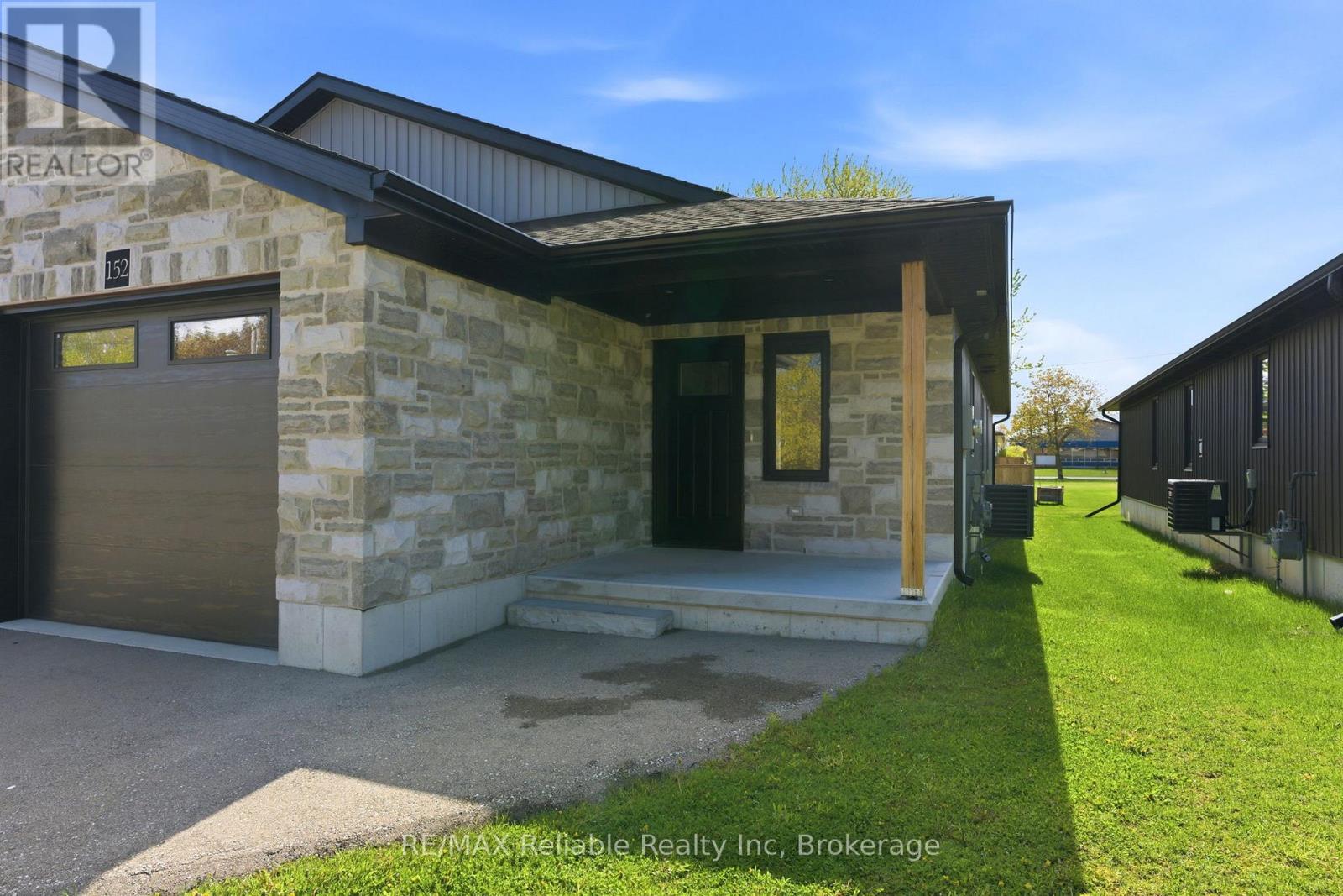 152 Sills Street, Huron East, Ontario  N0K 1W0 - Photo 2 - X13132814