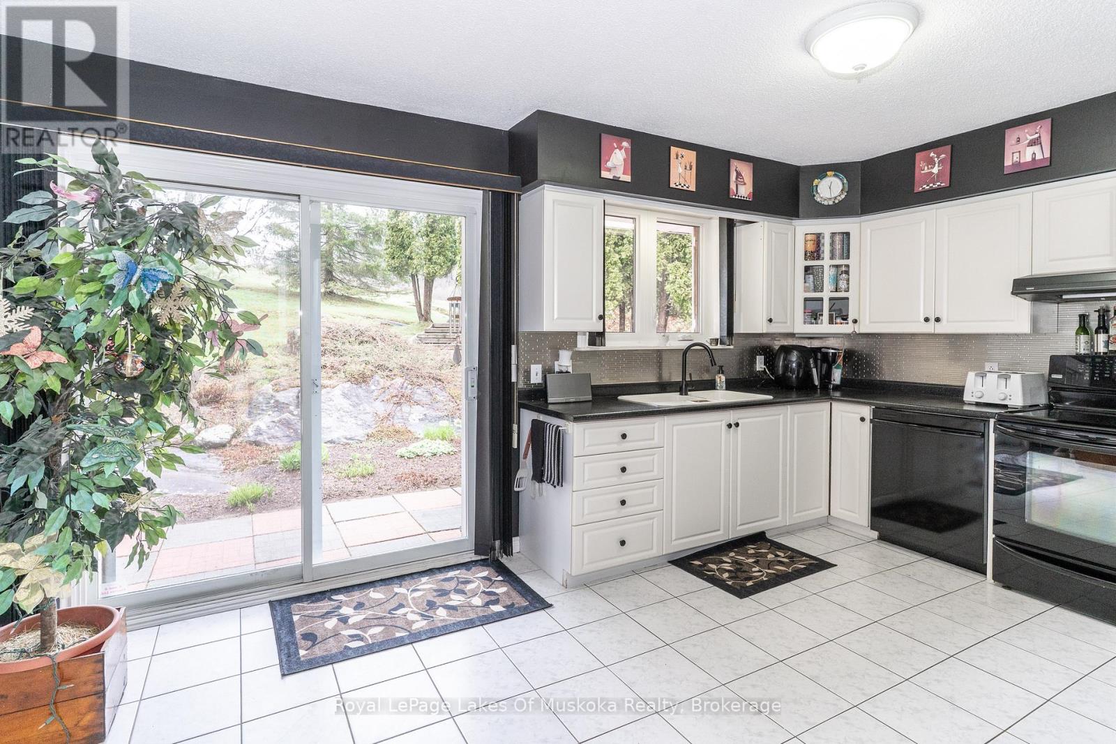 183 Santas Village Road, Bracebridge, Ontario  P1L 1W8 - Photo 10 - X13133870