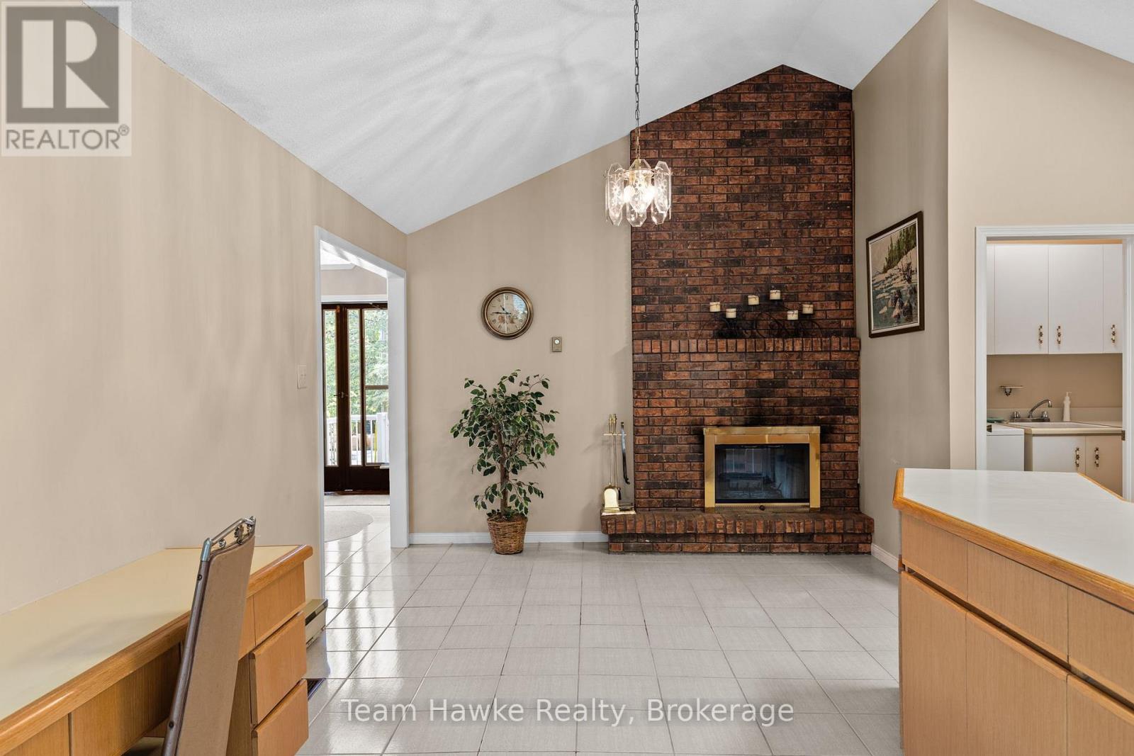 2253 Tiny Beaches Road S, Tiny, Ontario  L0L 1P1 - Photo 6 - S13134392