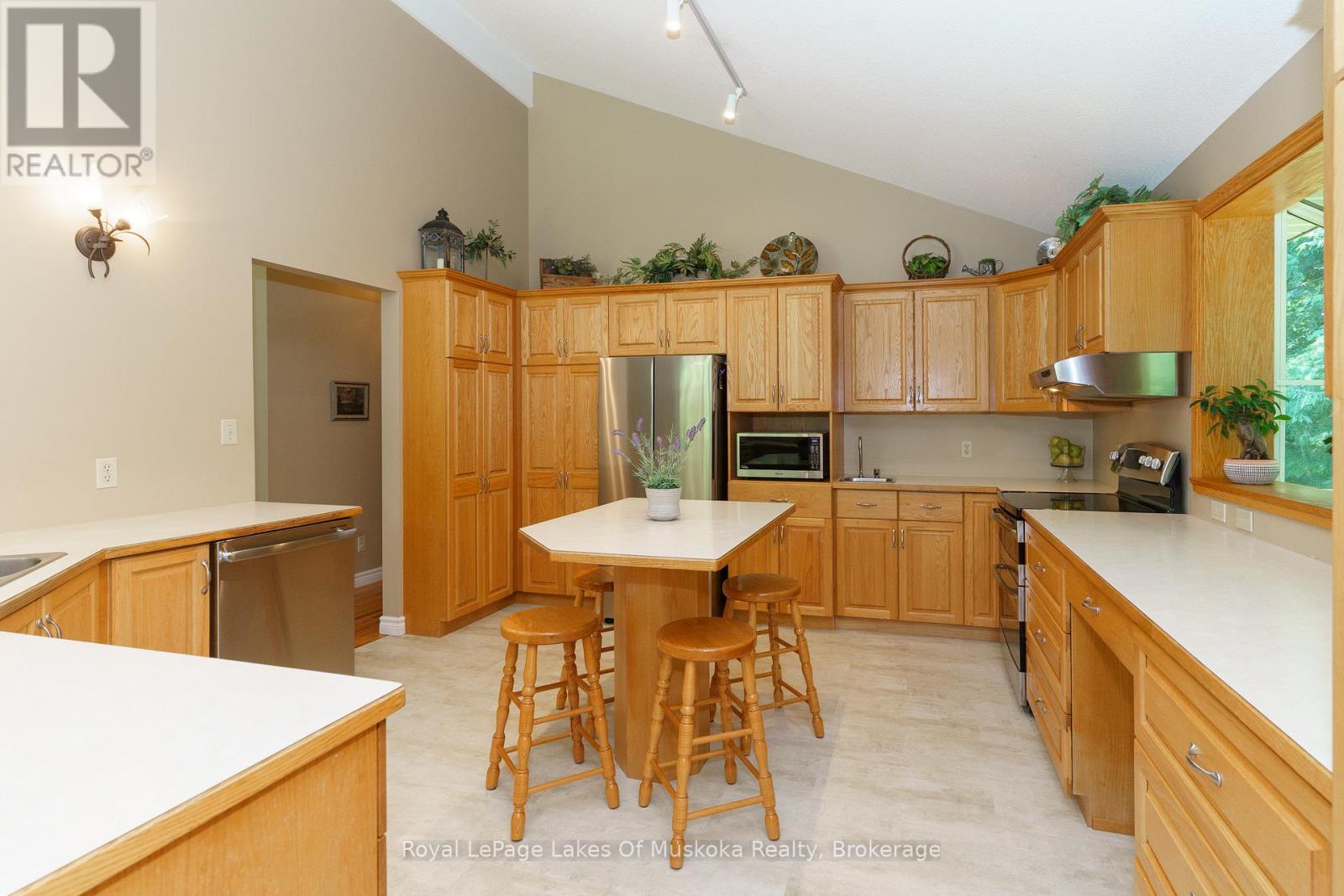 1020 Amelia Crescent, Gravenhurst, Ontario  P0E 1G0 - Photo 12 - X13134456