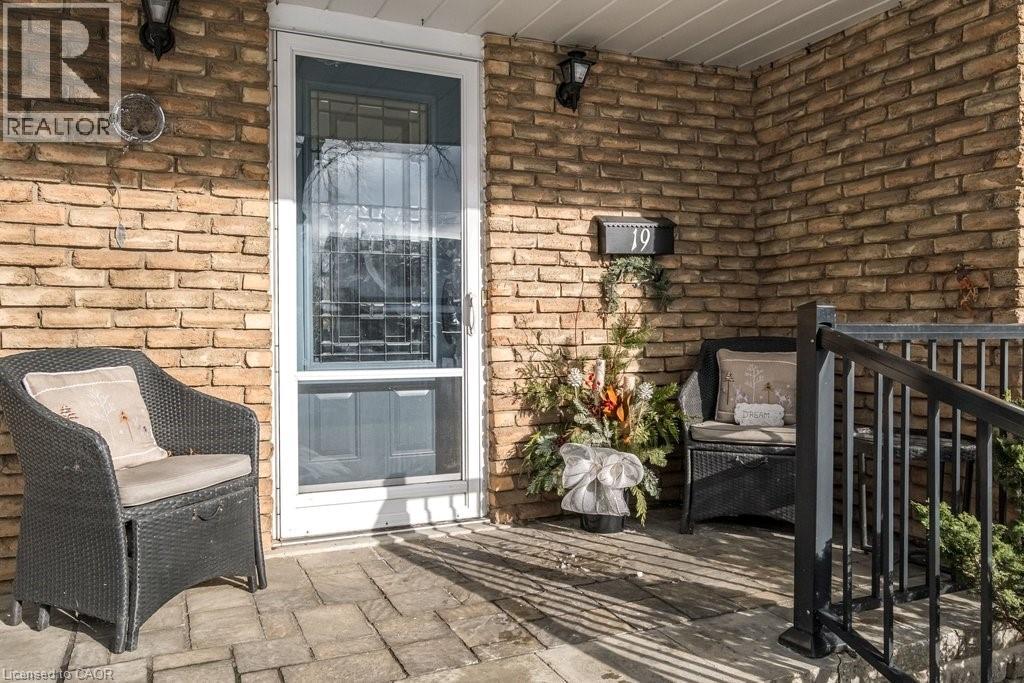 19 Chateau Court, Hamilton, Ontario  L9C 5P3 - Photo 5 - 40830639