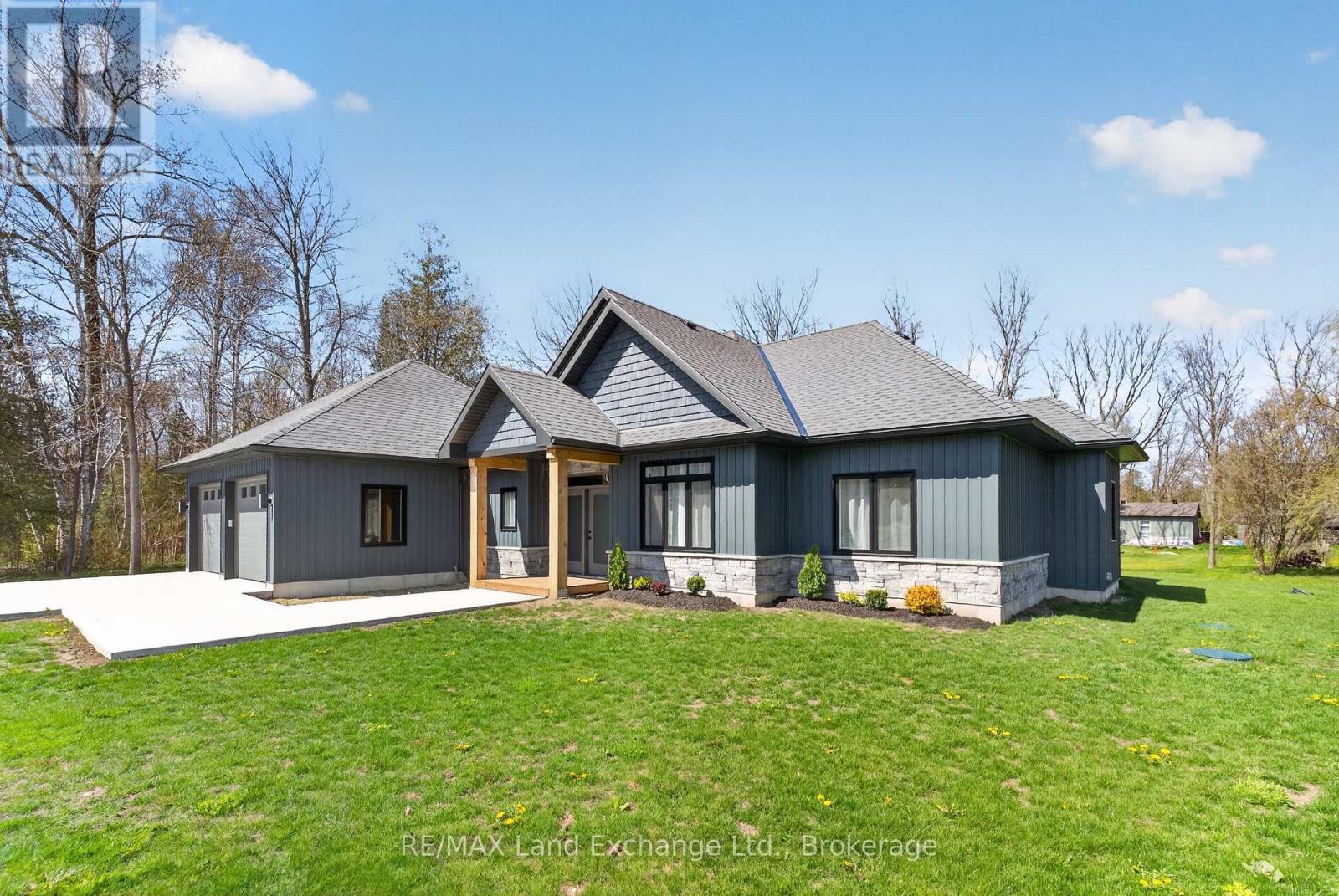 244 St Arnaud Street, Huron-Kinloss, Ontario  N0G 2R0 - Photo 2 - X13135054