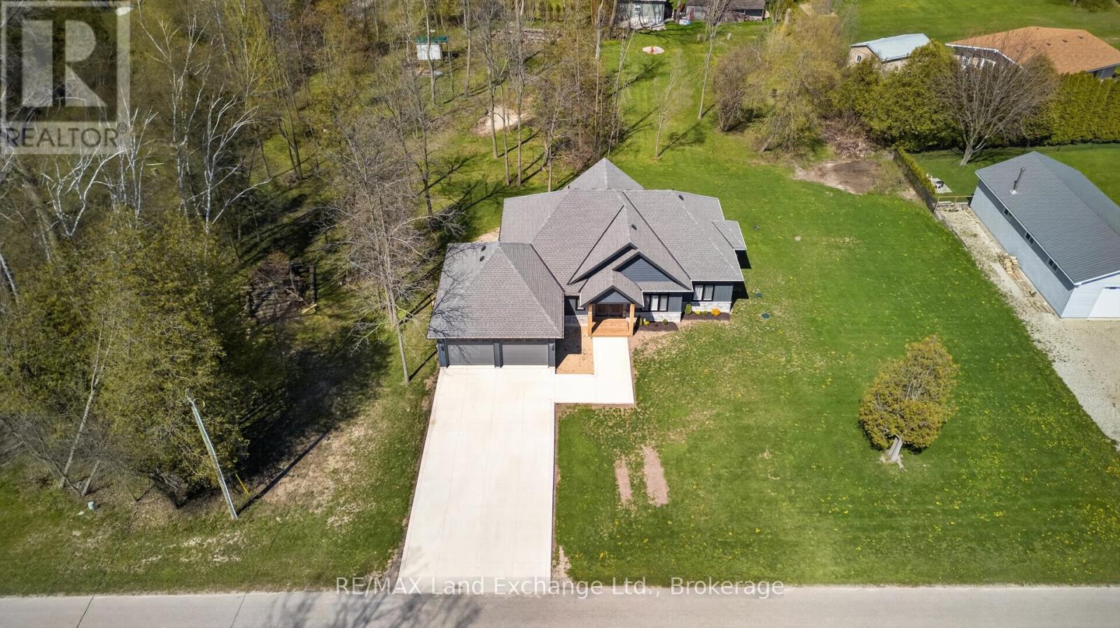 244 St Arnaud Street, Huron-Kinloss, Ontario  N0G 2R0 - Photo 3 - X13135054