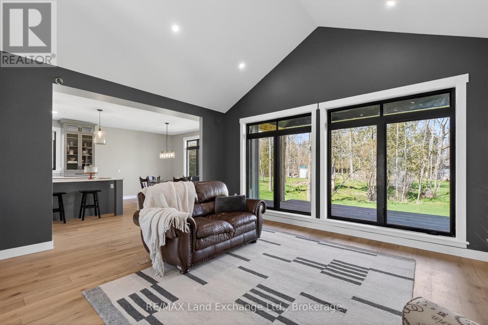 244 St Arnaud Street, Huron-Kinloss, Ontario  N0G 2R0 - Photo 7 - X13135054