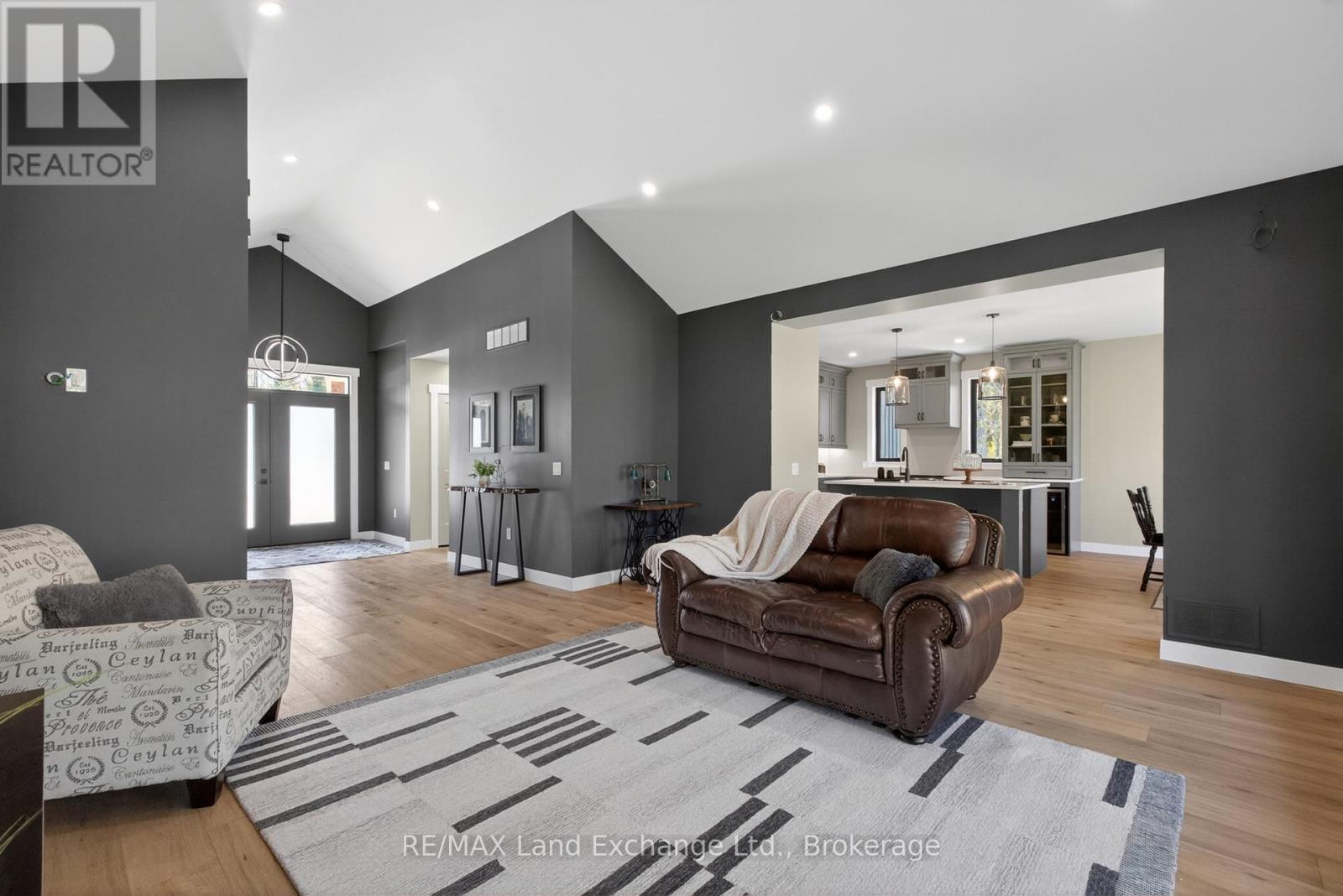 244 St Arnaud Street, Huron-Kinloss, Ontario  N0G 2R0 - Photo 8 - X13135054