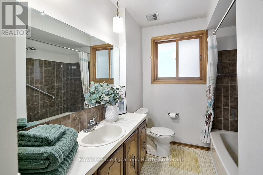 227 Sunset Boulevard, Blue Mountains, Ontario  N0H 2P0 - Photo 8 - X13135184