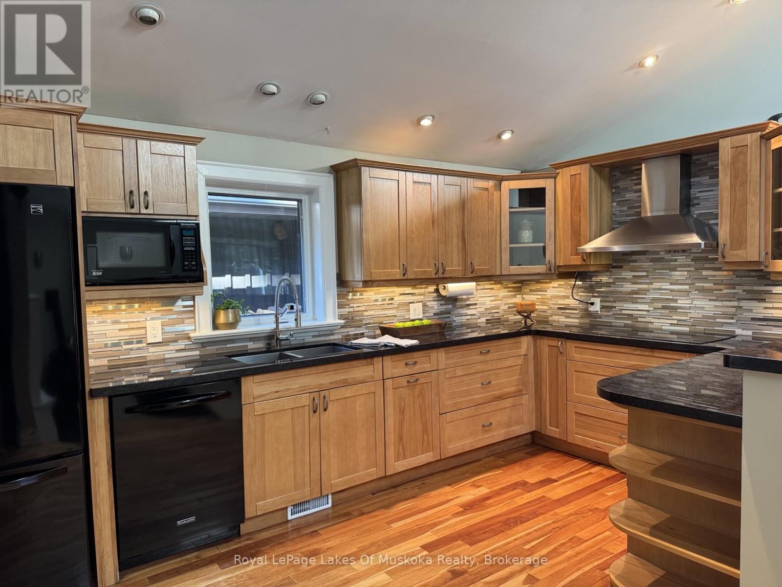 2 Leslie Drive W, Bracebridge, Ontario  P1L 1W8 - Photo 38 - X13136064