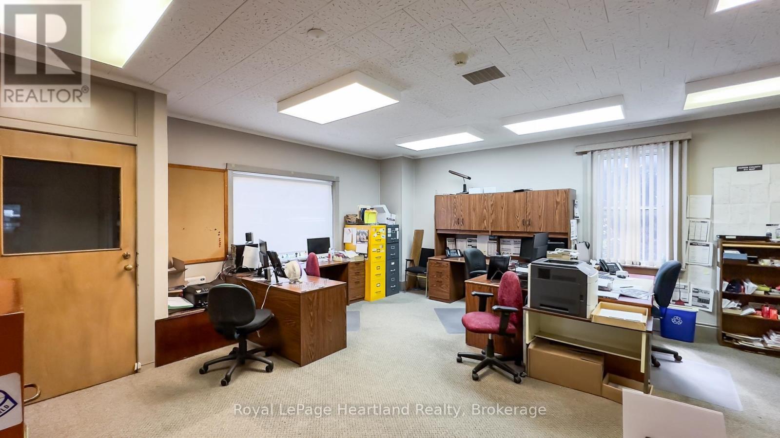 401 Queen Street, North Huron, Ontario  N0M 1H0 - Photo 15 - X13136618
