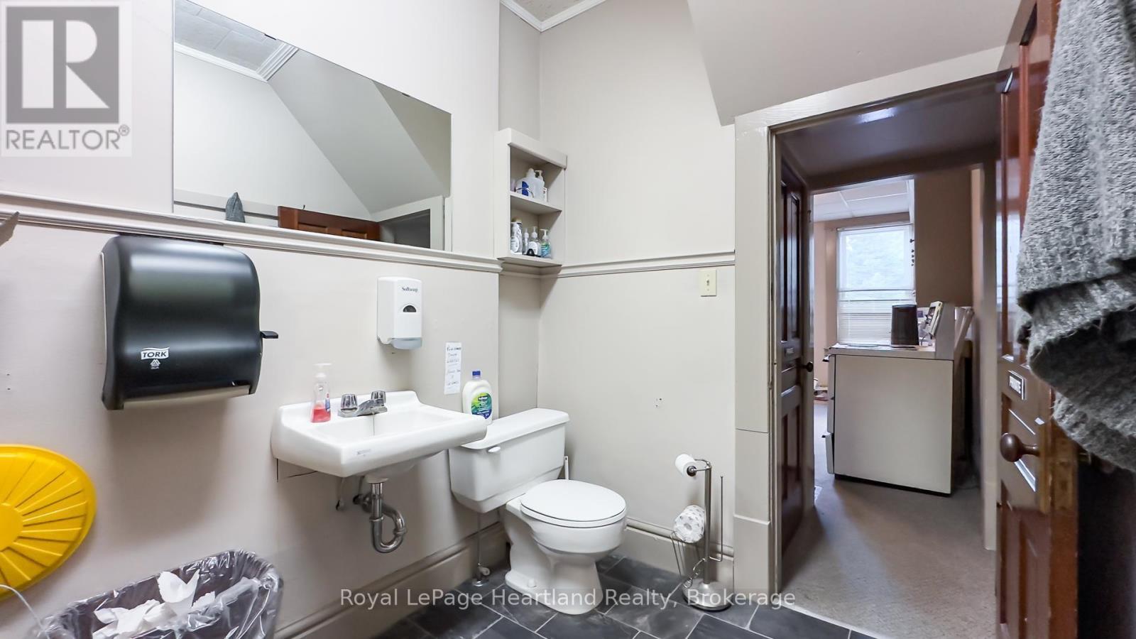 401 Queen Street, North Huron, Ontario  N0M 1H0 - Photo 17 - X13136618