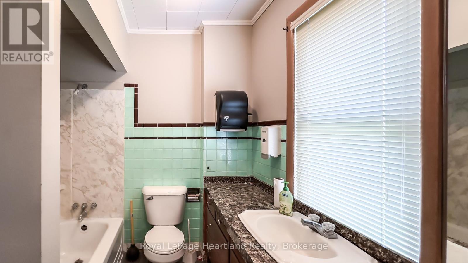 401 Queen Street, North Huron, Ontario  N0M 1H0 - Photo 23 - X13136618
