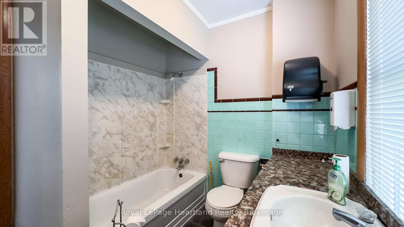 401 Queen Street, North Huron, Ontario  N0M 1H0 - Photo 24 - X13136618