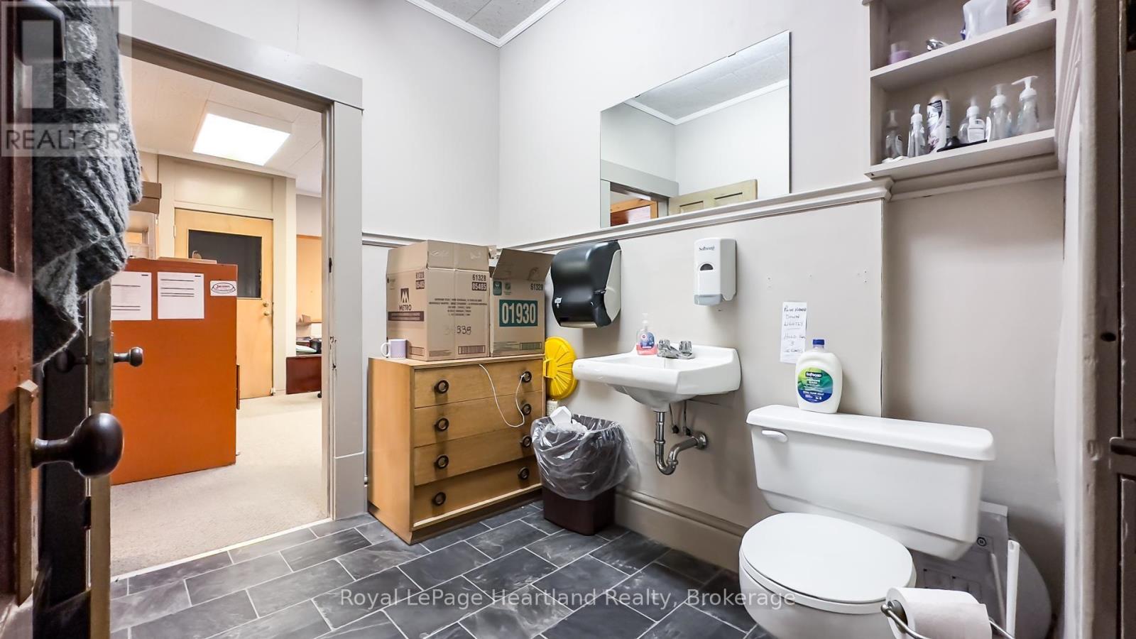 401 Queen Street, North Huron, Ontario  N0M 1H0 - Photo 35 - X13136618