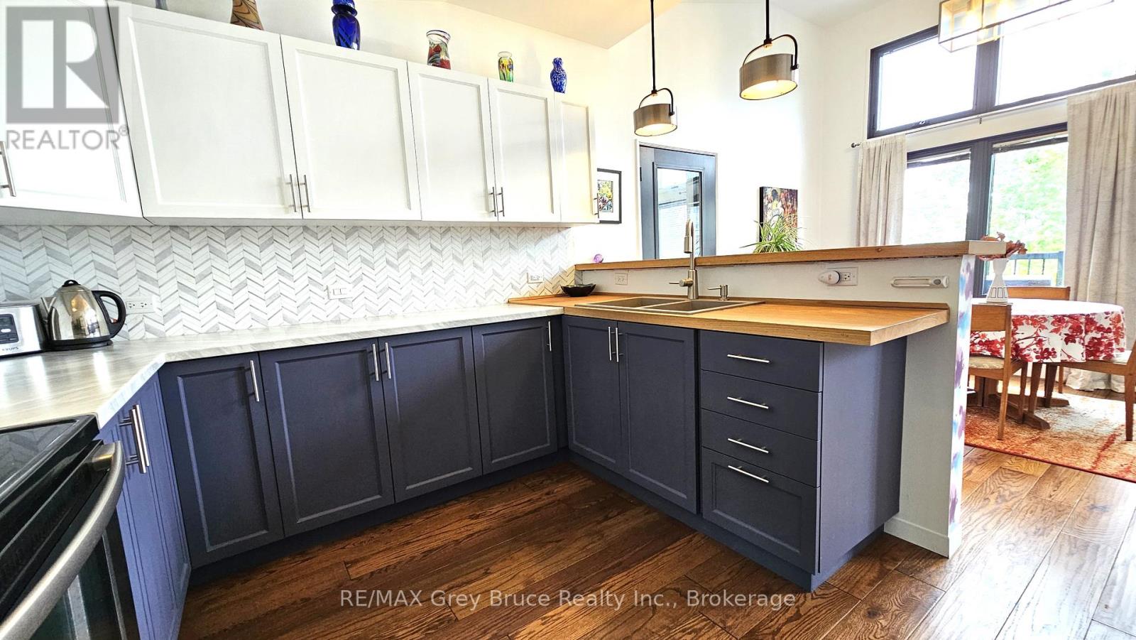 17 Shoreline Drive, Northern Bruce Peninsula, Ontario  N0H 1Z0 - Photo 14 - X13137392