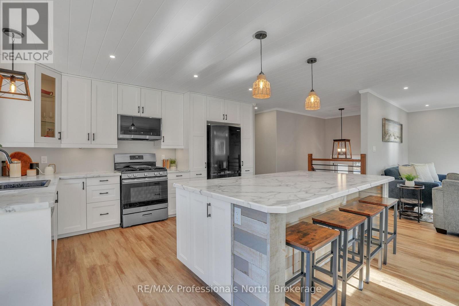 79 Mainhood Road, Huntsville, Ontario  P0B 1M0 - Photo 6 - X13137840
