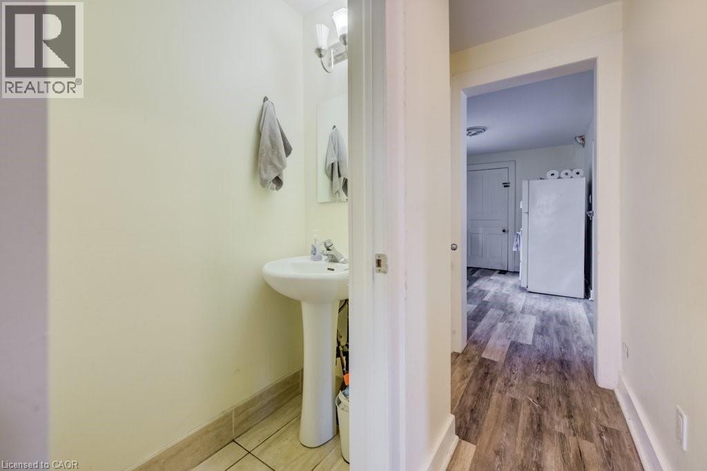 10 Marshall Street, Waterloo, Ontario  N2J 2T2 - Photo 7 - 40830480