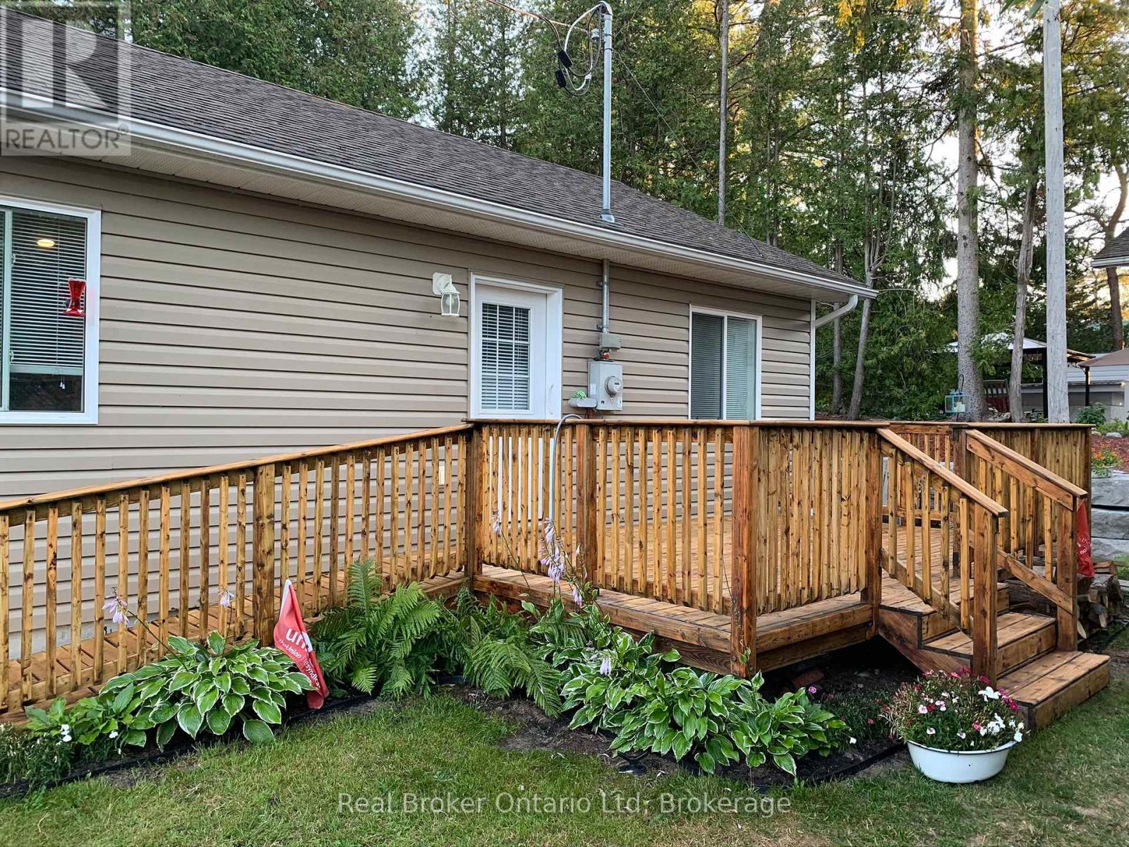 208 Second Avenue S, South Bruce Peninsula, Ontario  N0H 2G0 - Photo 2 - X13138440