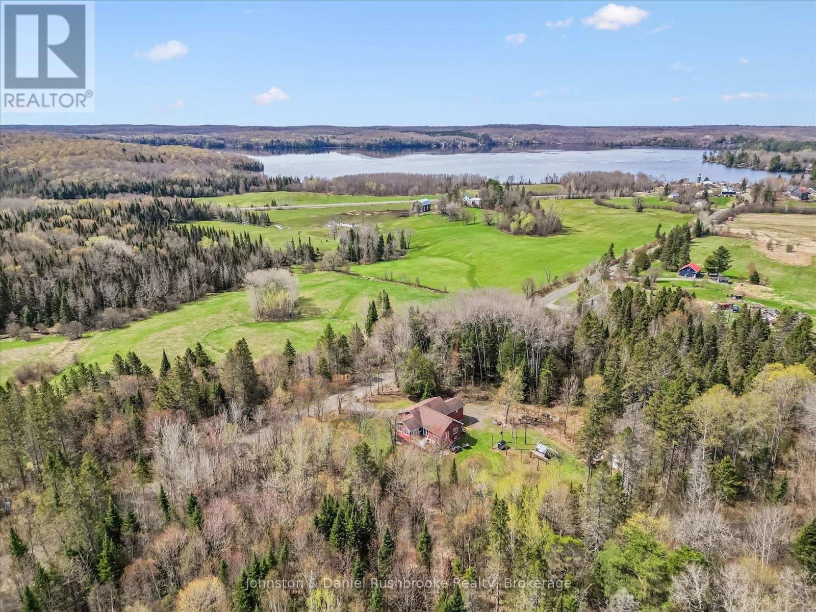 2519 South Horn Lake Rd R.r.#3 Road, Magnetawan, Ontario  P0A 1C0 - Photo 3 - X13138908