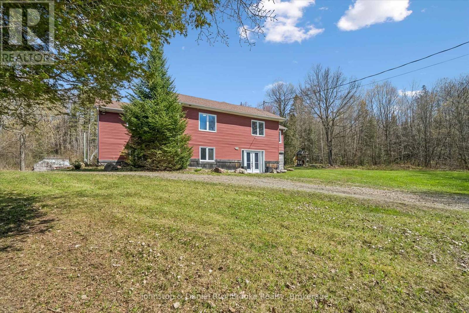 2519 South Horn Lake Rd R.r.#3 Road, Magnetawan, Ontario  P0A 1C0 - Photo 9 - X13138908