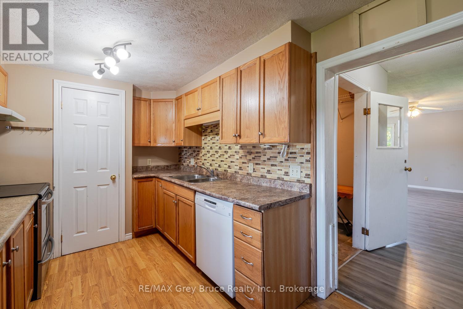 206 Lindsay Road 30, Northern Bruce Peninsula, Ontario  N0H 1Z0 - Photo 8 - X13139386
