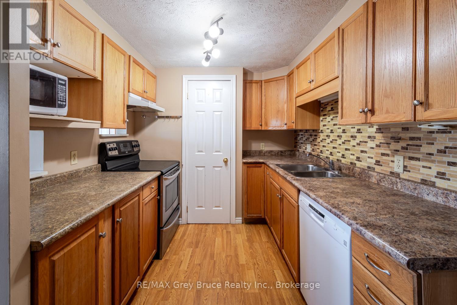 206 Lindsay Road 30, Northern Bruce Peninsula, Ontario  N0H 1Z0 - Photo 9 - X13139386