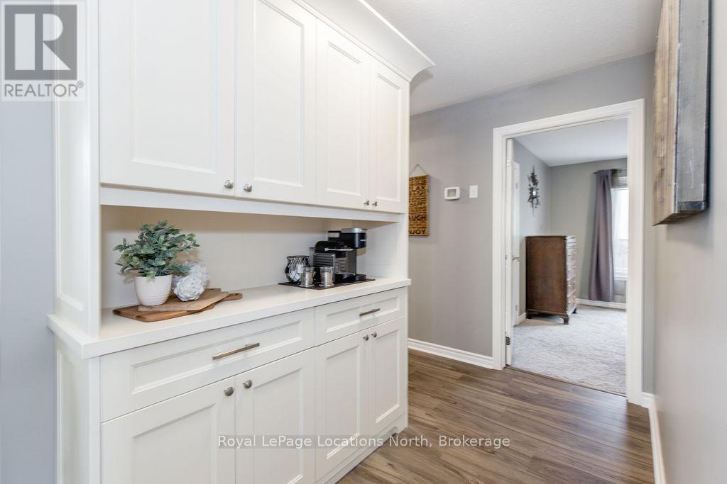 1094 River Road W, Wasaga Beach, Ontario  L9Z 2W7 - Photo 15 - S13139736